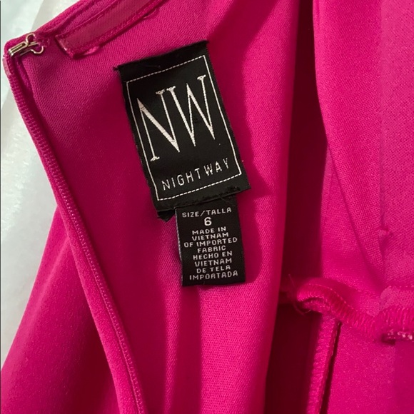 Night Way fuchsia mermaid gown - Picture 5 of 6